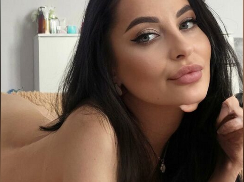 What Makes Live Cougar Webcam Sex Stand Out