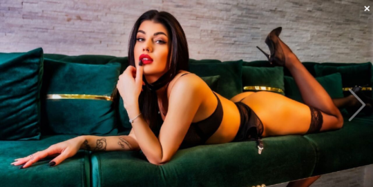 Brunette MILFs Live – Dark-Haired Beauties Ready to Play